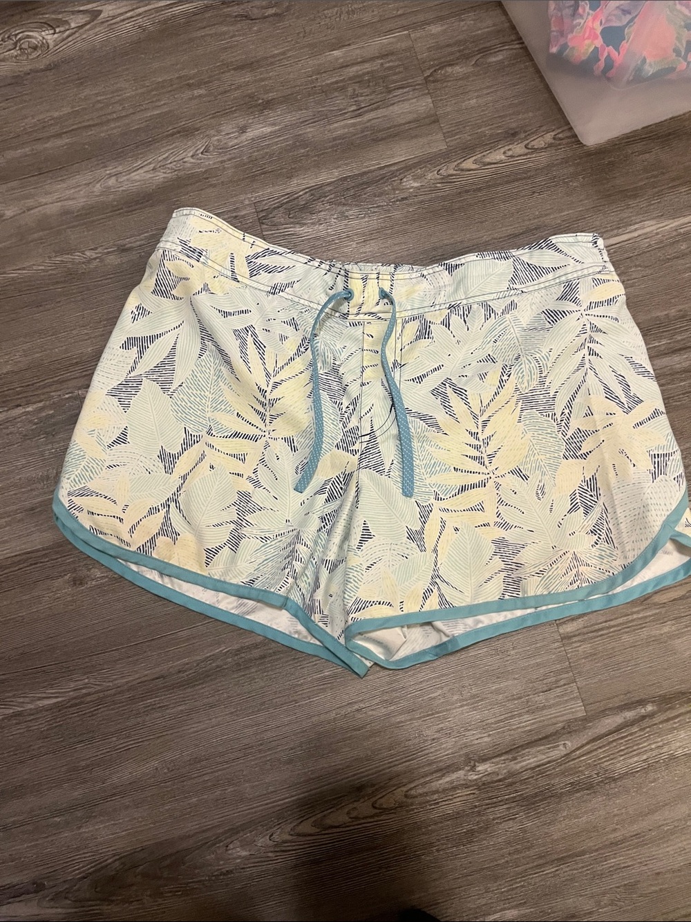 Columbia Cream Tropical Leaf Athletic Shorts with Blue Trim XL